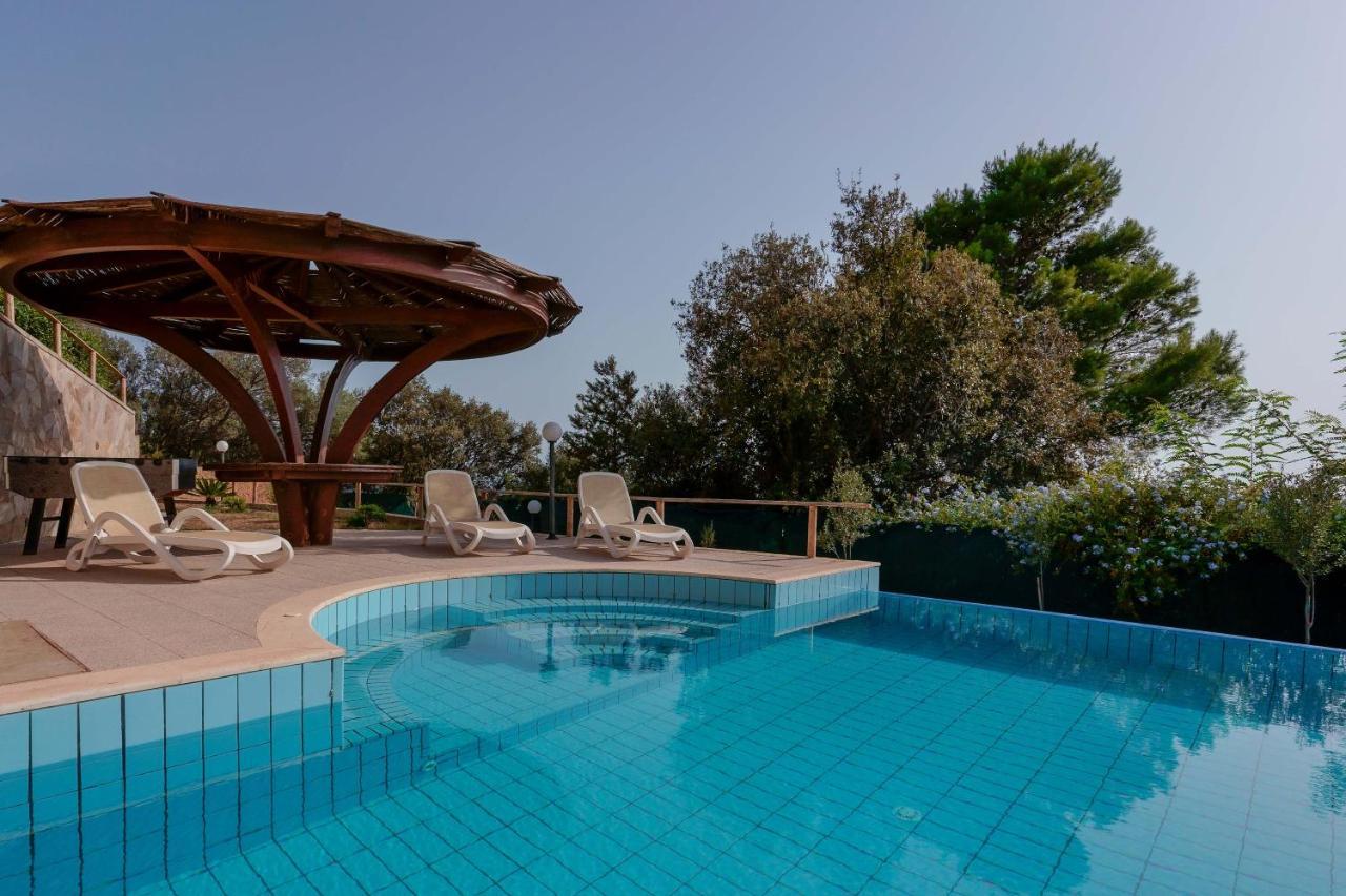 Cedri 14 Guest House Capitana Bagian luar foto